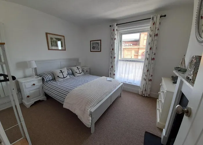 \'Pavilion Cottage\' Next To Gorleston Beach With Sea Views - Pet Friendly!