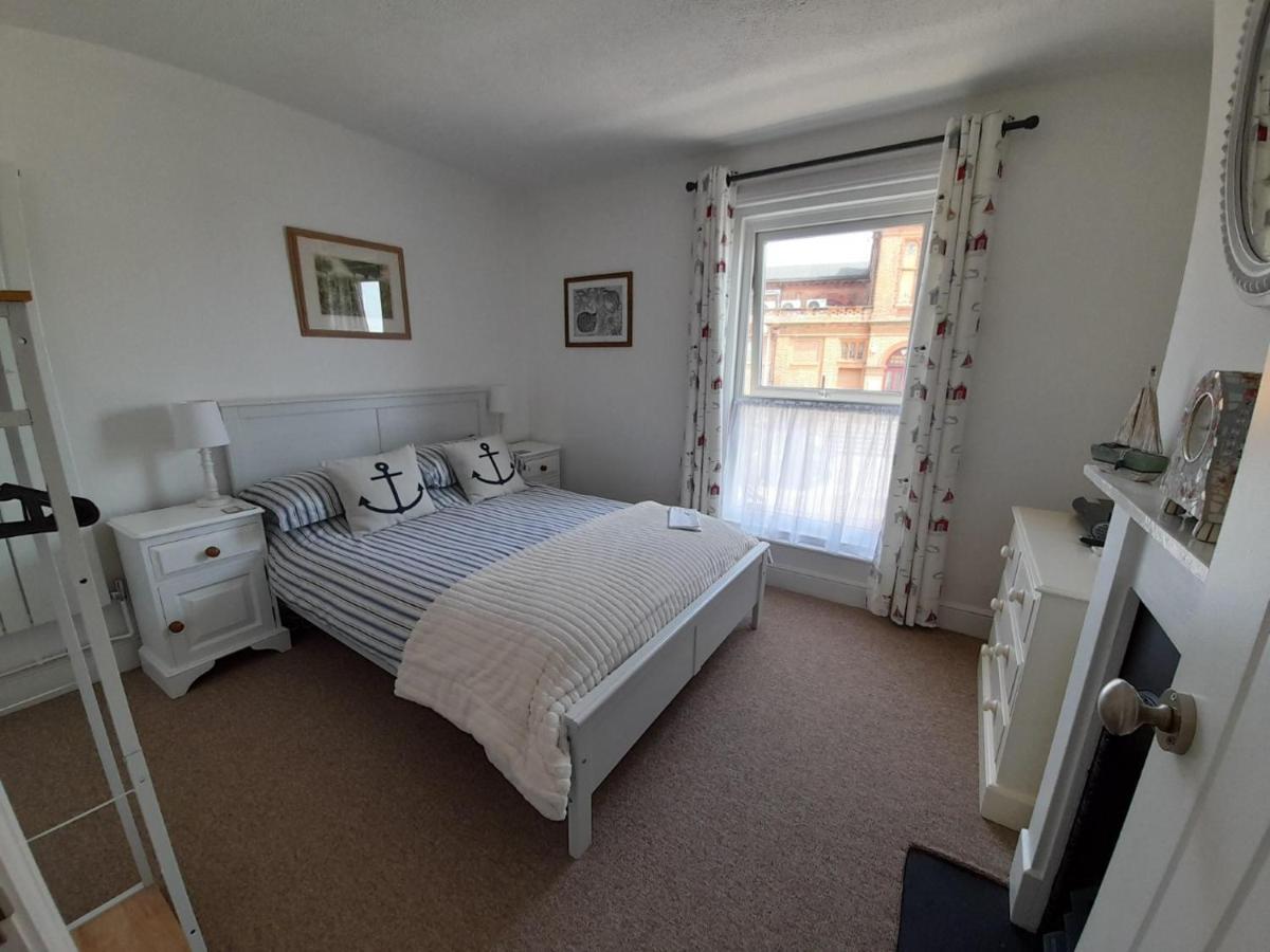 'pavilion Cottage' Next To With Sea Views - Pet Friendly! *
