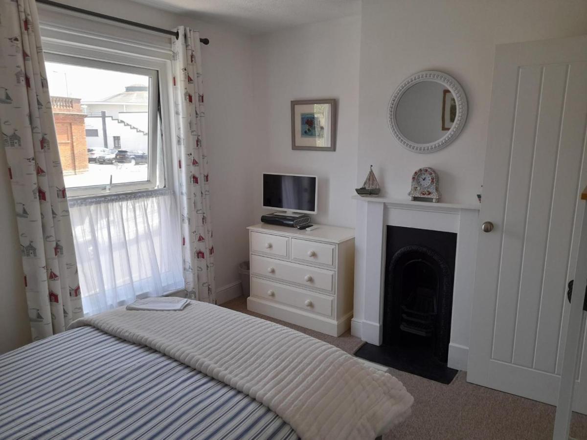 'pavilion Cottage' Next To With Sea Views - Pet Friendly! *